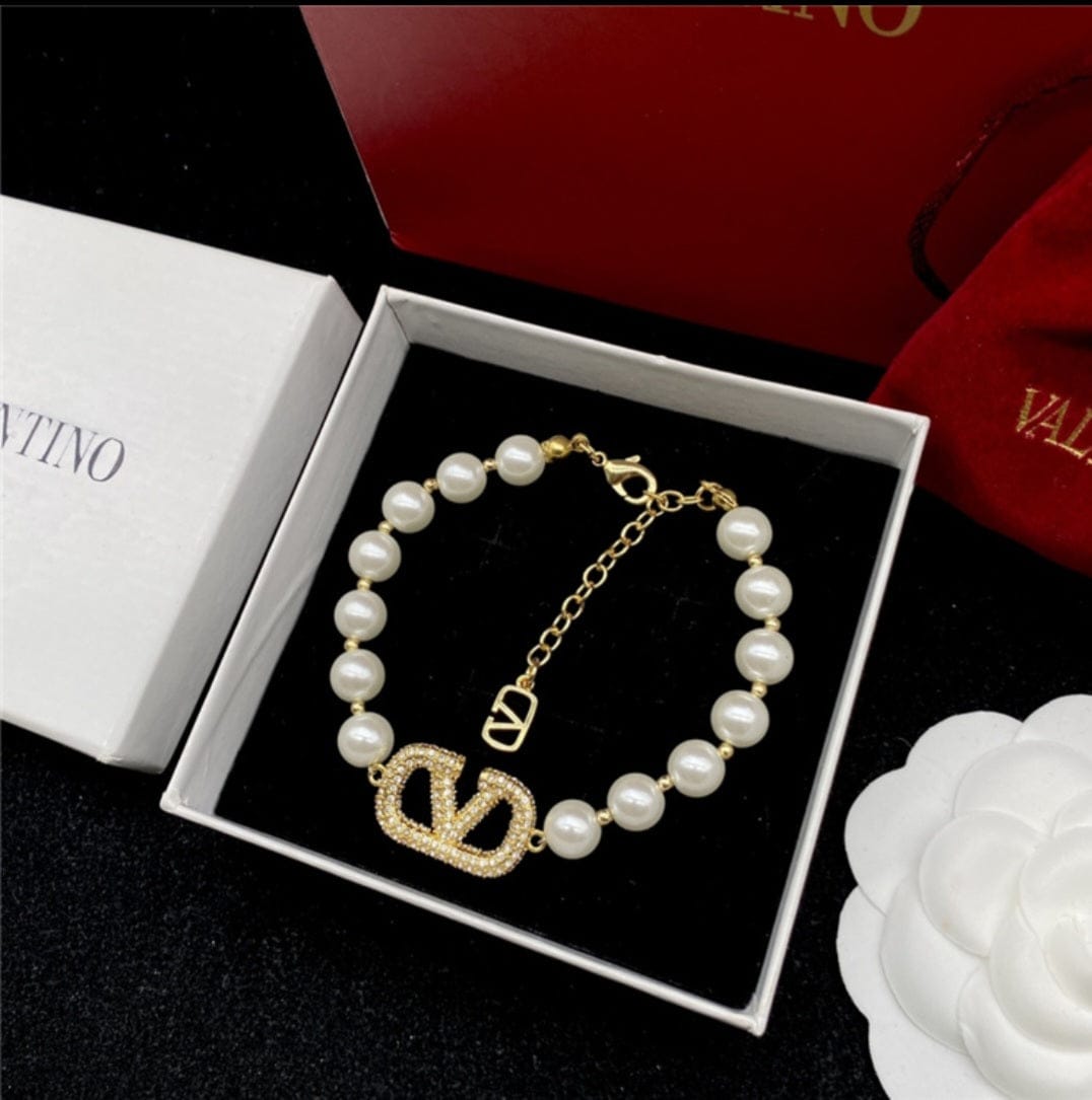 Valentinoset necklace earrings
