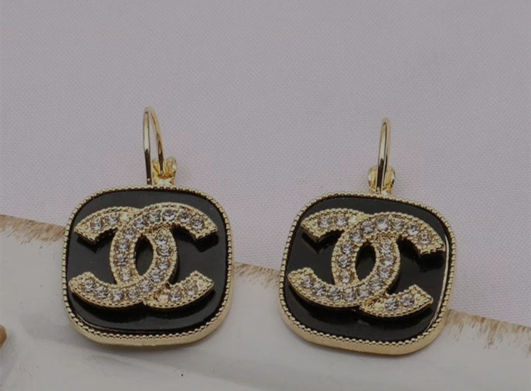 2 pairs earrings
