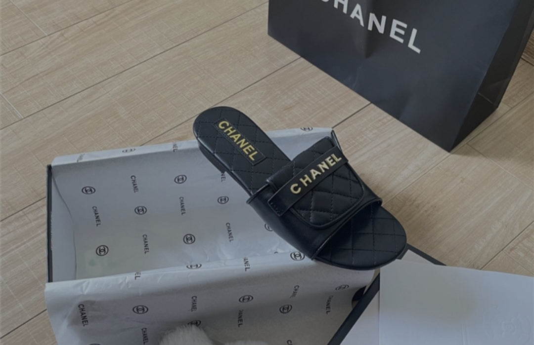 CC slides lamskin