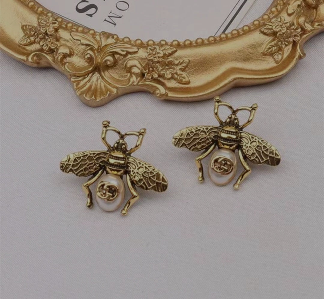 Gucci earrings 2 pairs one pairs